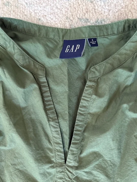 Cute Gap summer top - Picture 2 of 3